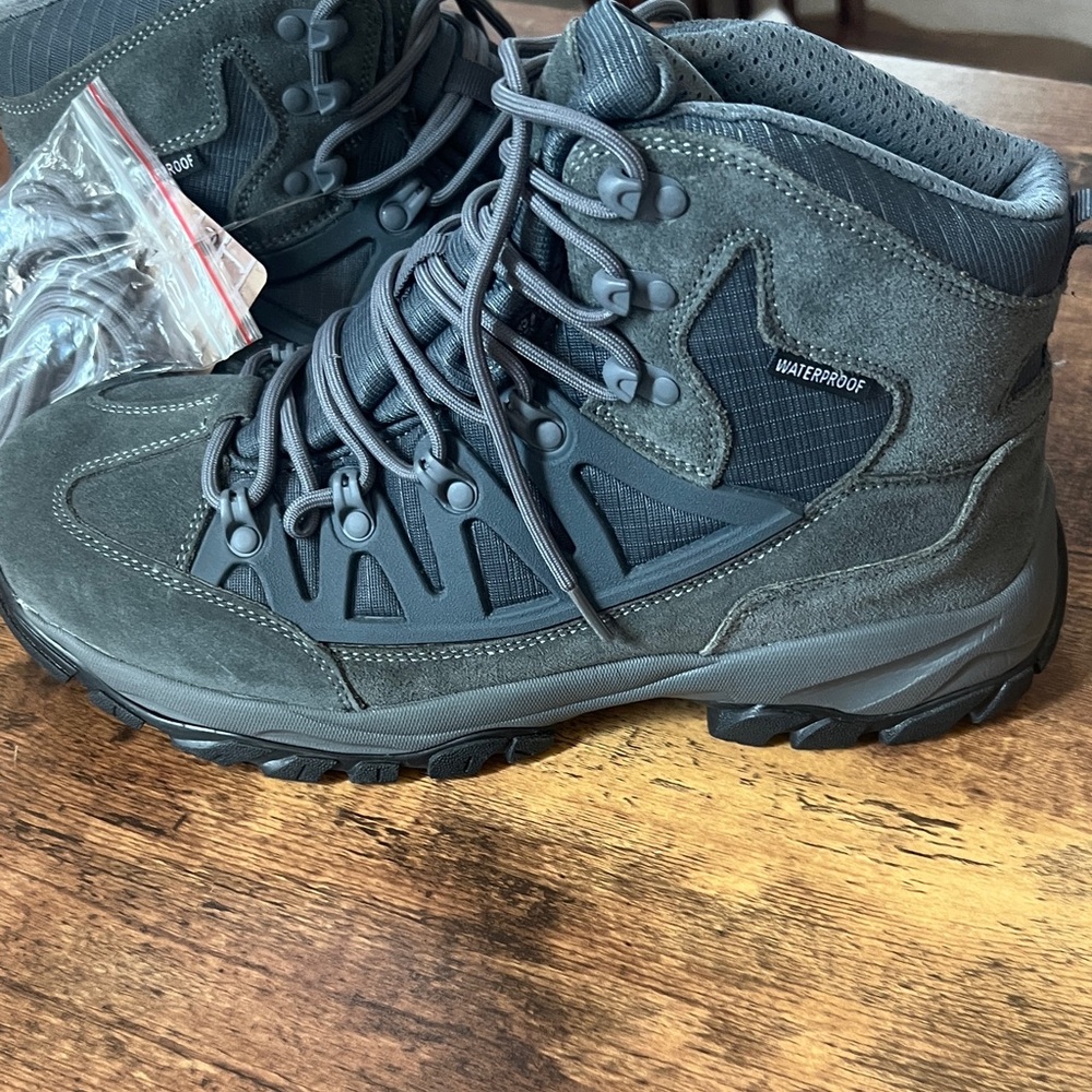 NWT- Men's Waterproof Hiking Boots - 9.5 - Picture 7 of 10